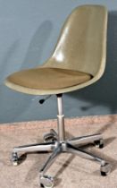 Charles Eames: Rolling Side Chair, höhenverstellbare, mit Fiberglas verstärkte Sitz- und Rückenfläc