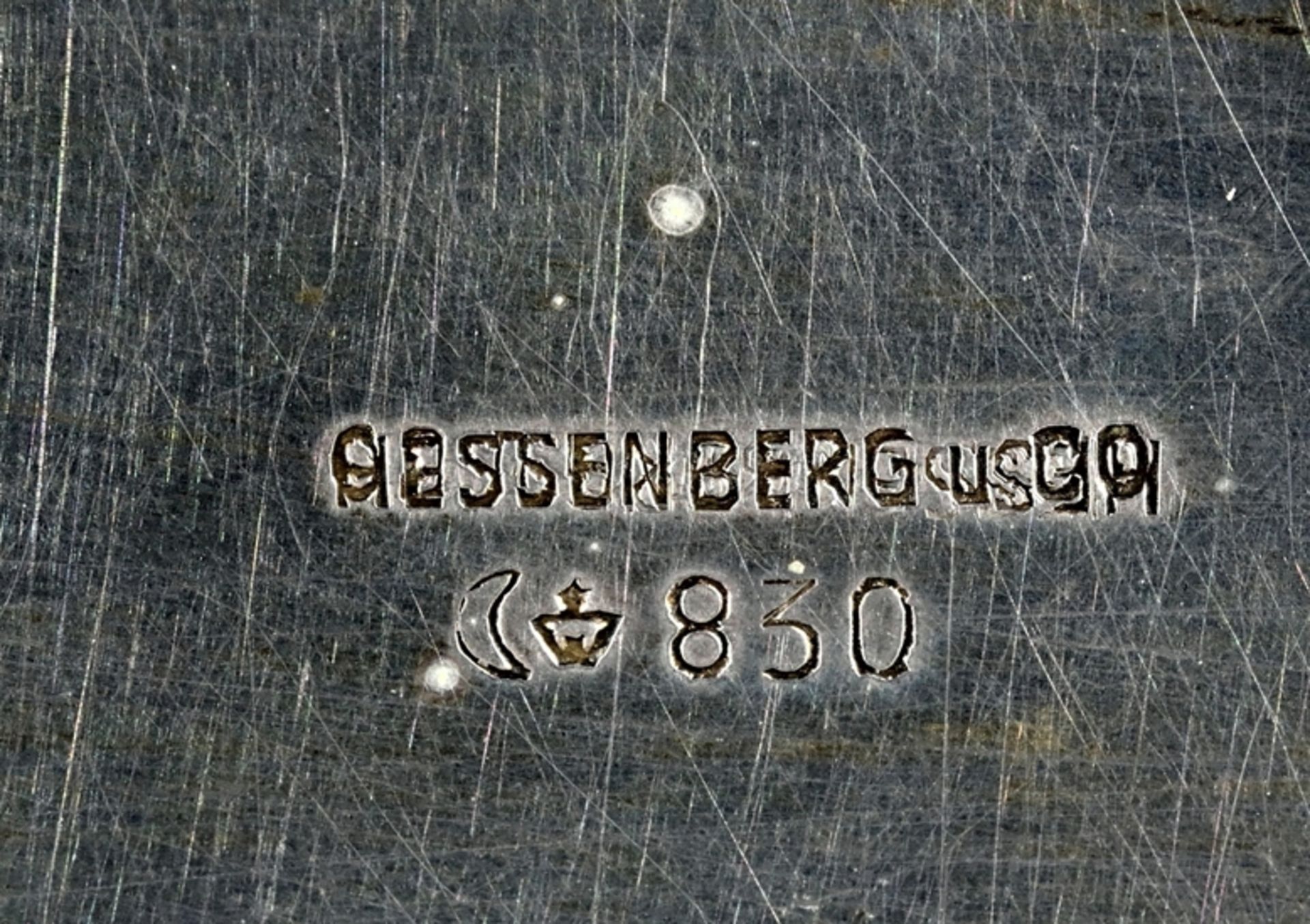 Schlichtes, zeitlos elegantes, ovales Tablett mit dezentem Hammerschlagdekor, ca. 355 gr. 830er Sil - Image 4 of 4