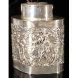 Teedose, 800er Silber, ca. 198 gr. Wandung und Deckeloberseite mit reliefierten Dekoren. Höhe ca. 1