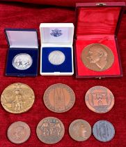 10 teilige Sammlung verschiedener Medaillen aus aller Welt des 20. Jhdts. Verschiedene Alter, Größe