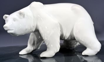 Großer, schreitender Eisbär, KPM -Berlin, Länge ca. 26 cm, sehr schöner, unbeschädigter Erhalt. Wei