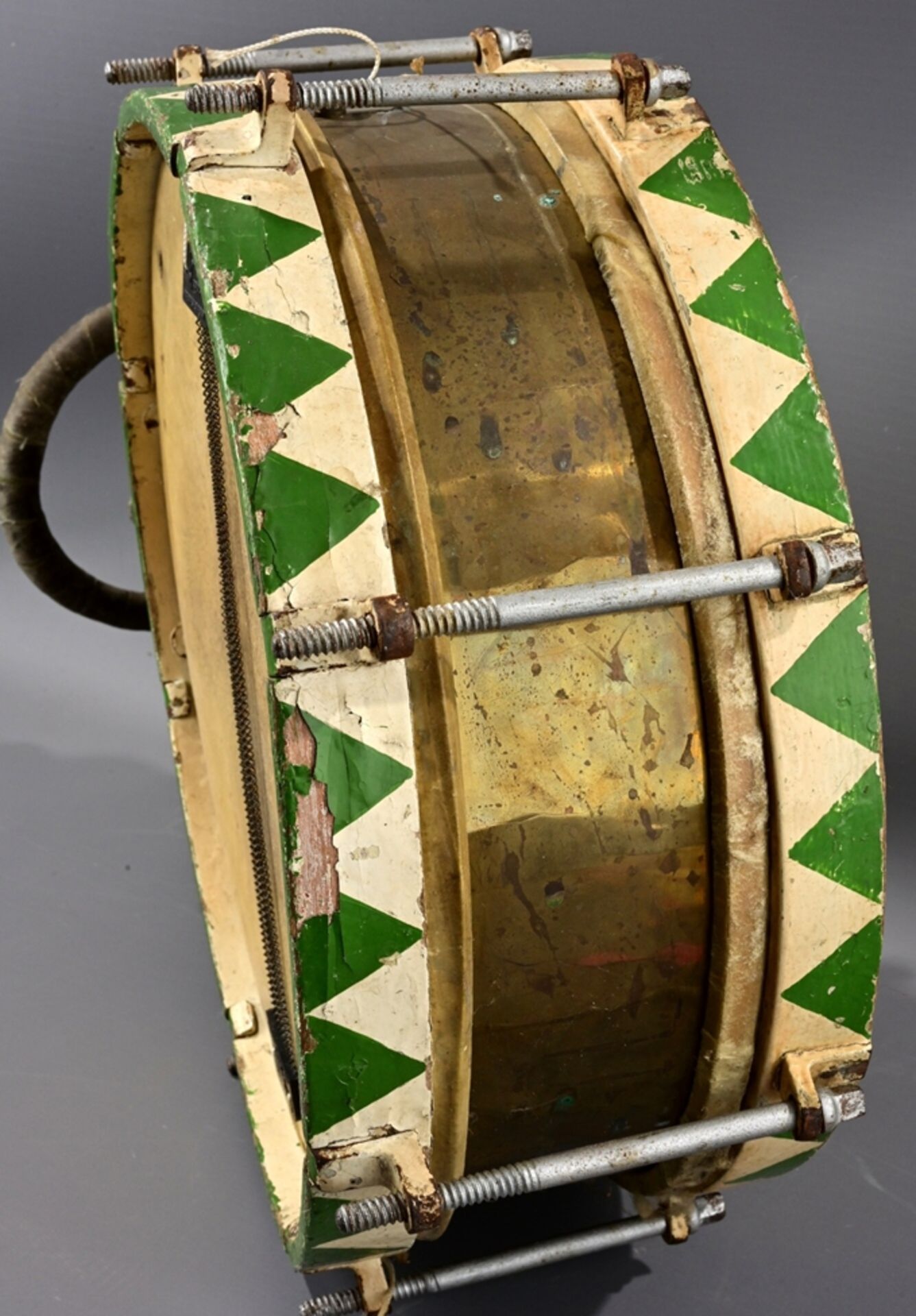 Alte Trommel mit Trommelstöcken/Drumsticks, wohl 1930er/40er Jahre, Durchmesser ca. 43 cm, Stocklän - Image 5 of 6