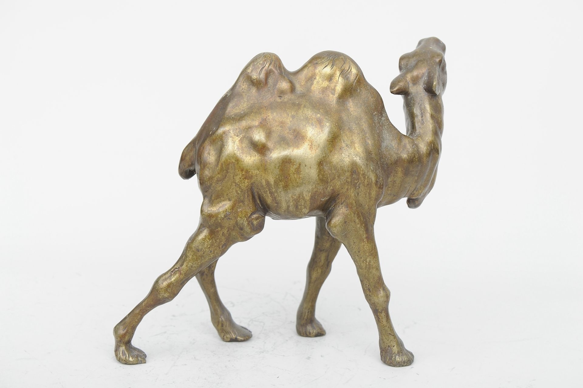 "Schreitendes Kamel" - Bronzeguss mit gold-brauner Patina, ca. 22,5 x 26 cm, unter 2 Hufen gemarkt - Bild 4 aus 9