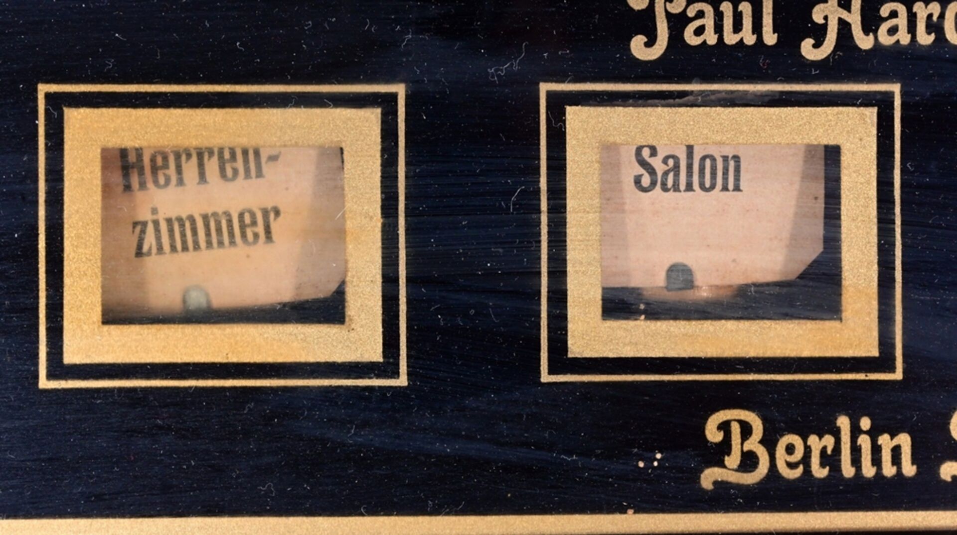 Antike Dienstboten - Rufanlage um 1900/20, Nussbaumgehäuse auf schwarz lackierter Holzplatte(seitli - Image 2 of 4
