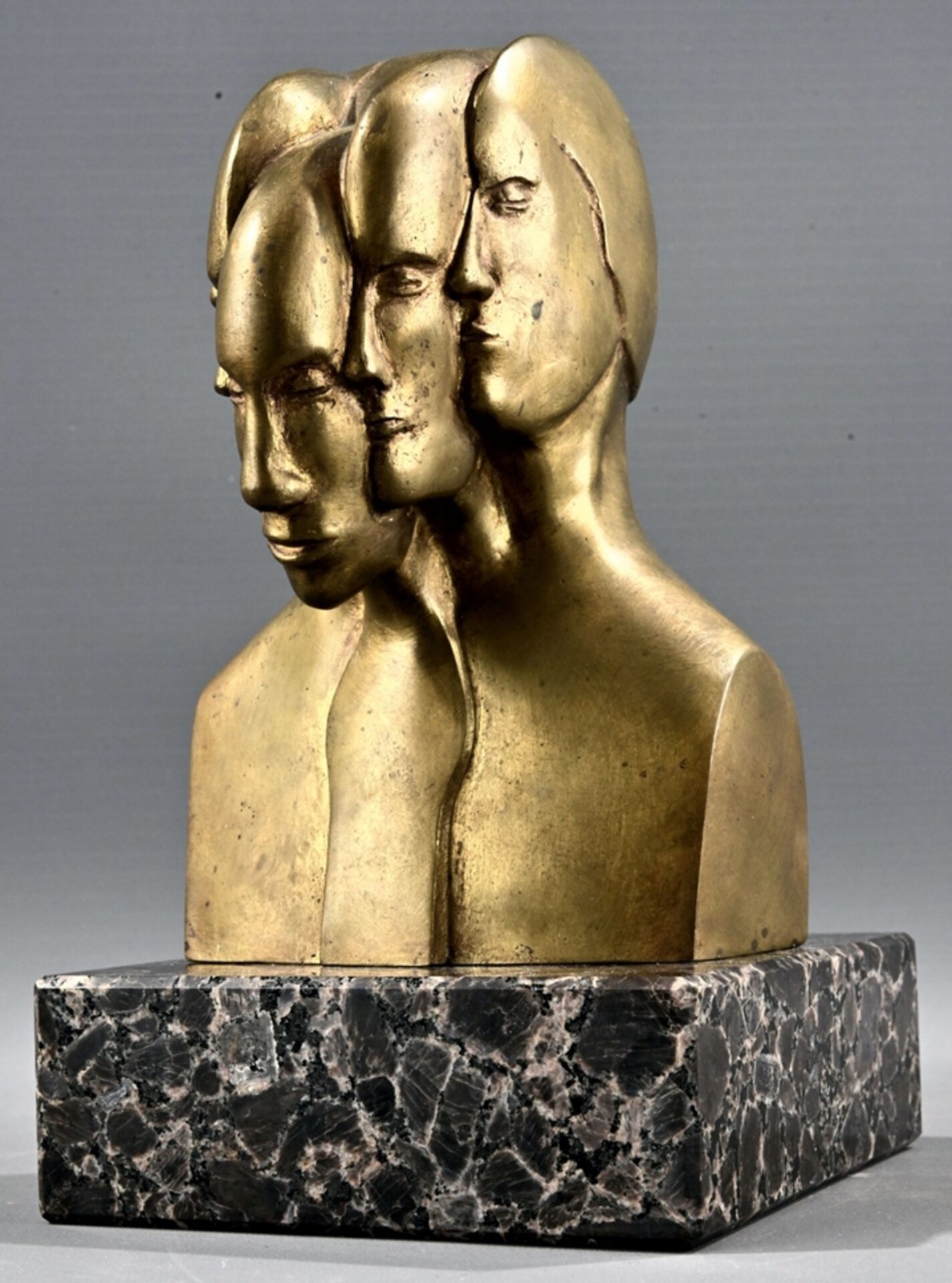 "Kopfbewegung (1970)" auf rechteckigem Granitsockel montierter, goldbronzierter Bronzekopf, rechts - Image 5 of 6