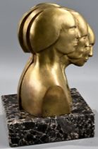 "Kopfbewegung (1970)" auf rechteckigem Granitsockel montierter, goldbronzierter Bronzekopf, rechts