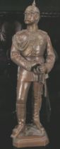 "Kaiser Wilhelm II" - Standbildnis, Höhe ca. 35,5 cm, bräunlich patinierter Metallguss, fein und de