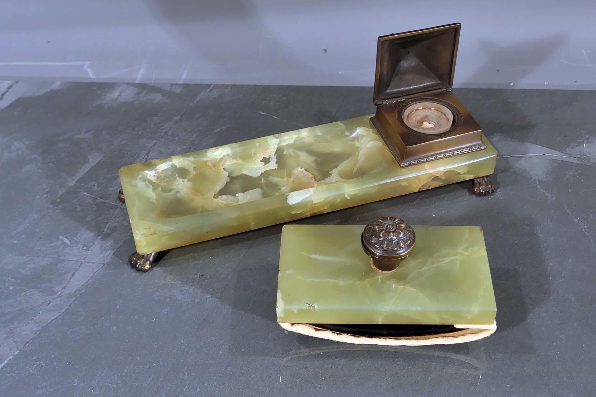2 tlg. Schreibtischset, Onyx mit bronziertem Metallbeschlagwerk, Stil Empire um 1920 / 30, bestehen - Image 2 of 5
