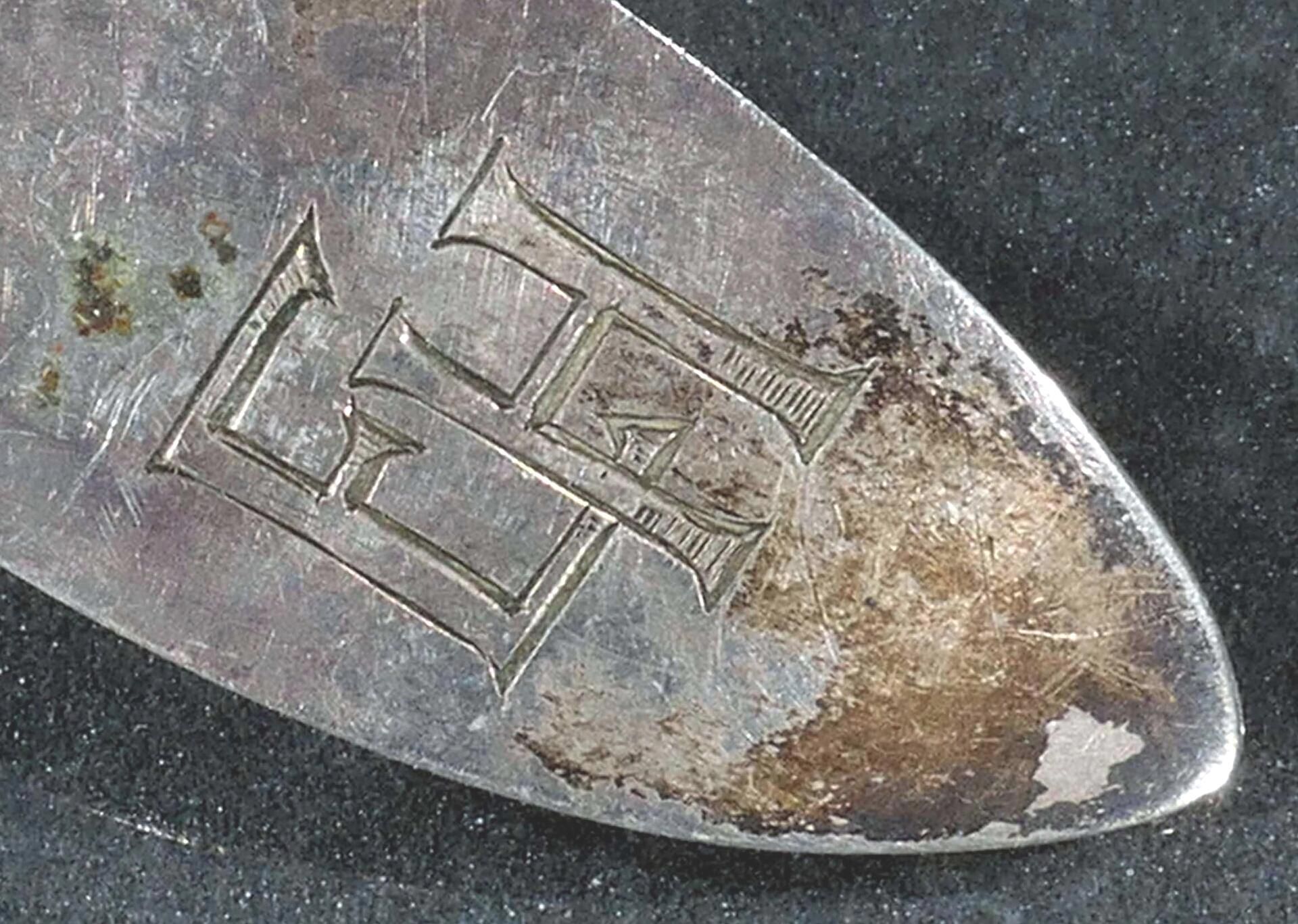 3 antike Siebe / Sieblöffel, tlw. Silber, überwiegend 19. Jhd., Lä. von ca. 13 bis ca. 19 cm. Versc - Image 8 of 15