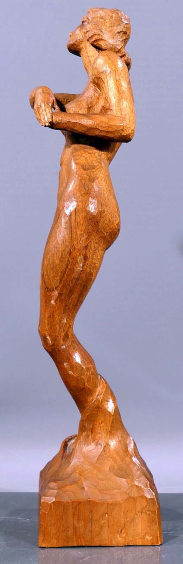 "Stehender Damenakt in bewegter Pose", ca. 35 cm hohe Holzschnitzfigur, unter dem Sockel bez.: Bern - Bild 2 aus 10