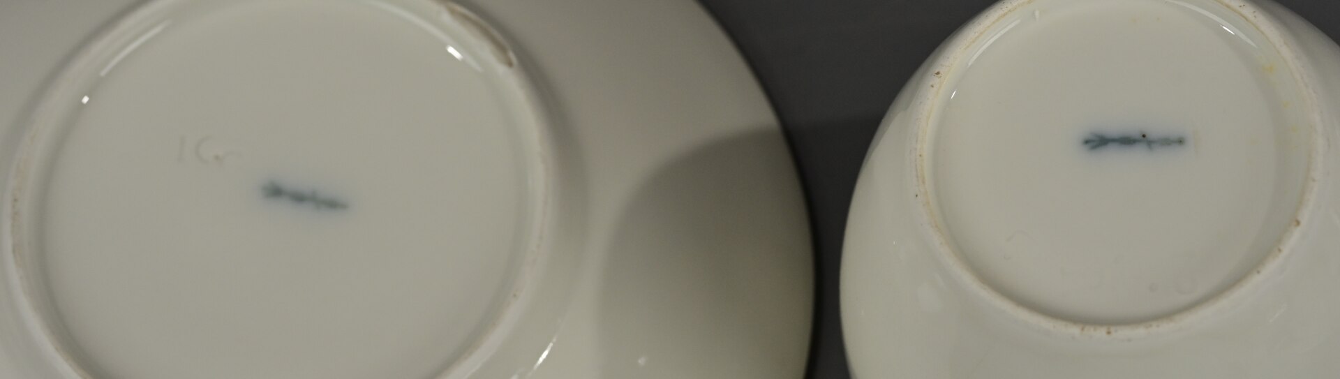 Folge von 6 zweiteiligen Kaffeetassen, zeitlos elegantes Weißporzellan der KPM-Berlin, alle Teile m - Image 5 of 5