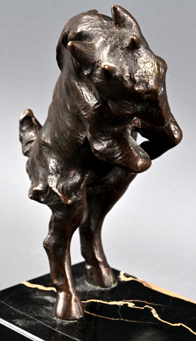 "Kämpfende Nymphe mit Ziegenbock", unsignierte Figurengruppe auf rechteckigem Marmorsockel montiert - Image 3 of 12