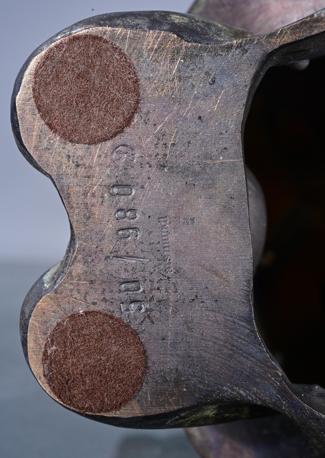 ERNST BARLACH: "DER BUCHLESER", limitierte multiple Bronze, No. 50 von 980 Exemplaren; im Walzaussc - Image 9 of 12