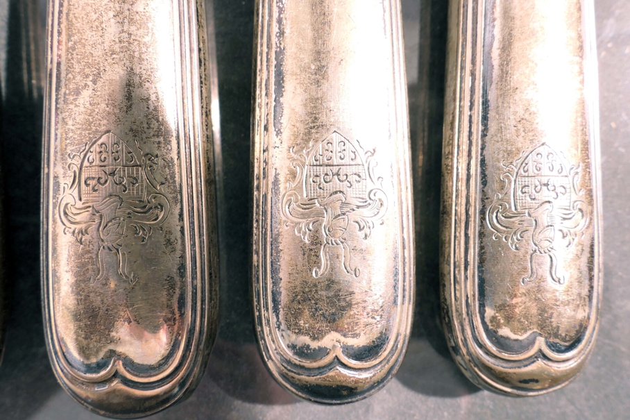 18 tlg. Konvolut Tafelsilber, bestehend aus: 2 Gemüselöffeln, 800er Silber massiv, Lä. je ca. 18,5 - Image 3 of 10