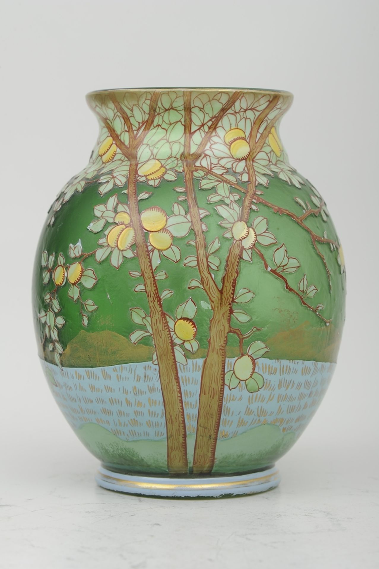Antike Jugendstil/Art- Nouveau Vase aus mehrschichtigem, dickwandigem, mehrfach überfangenem, farbl