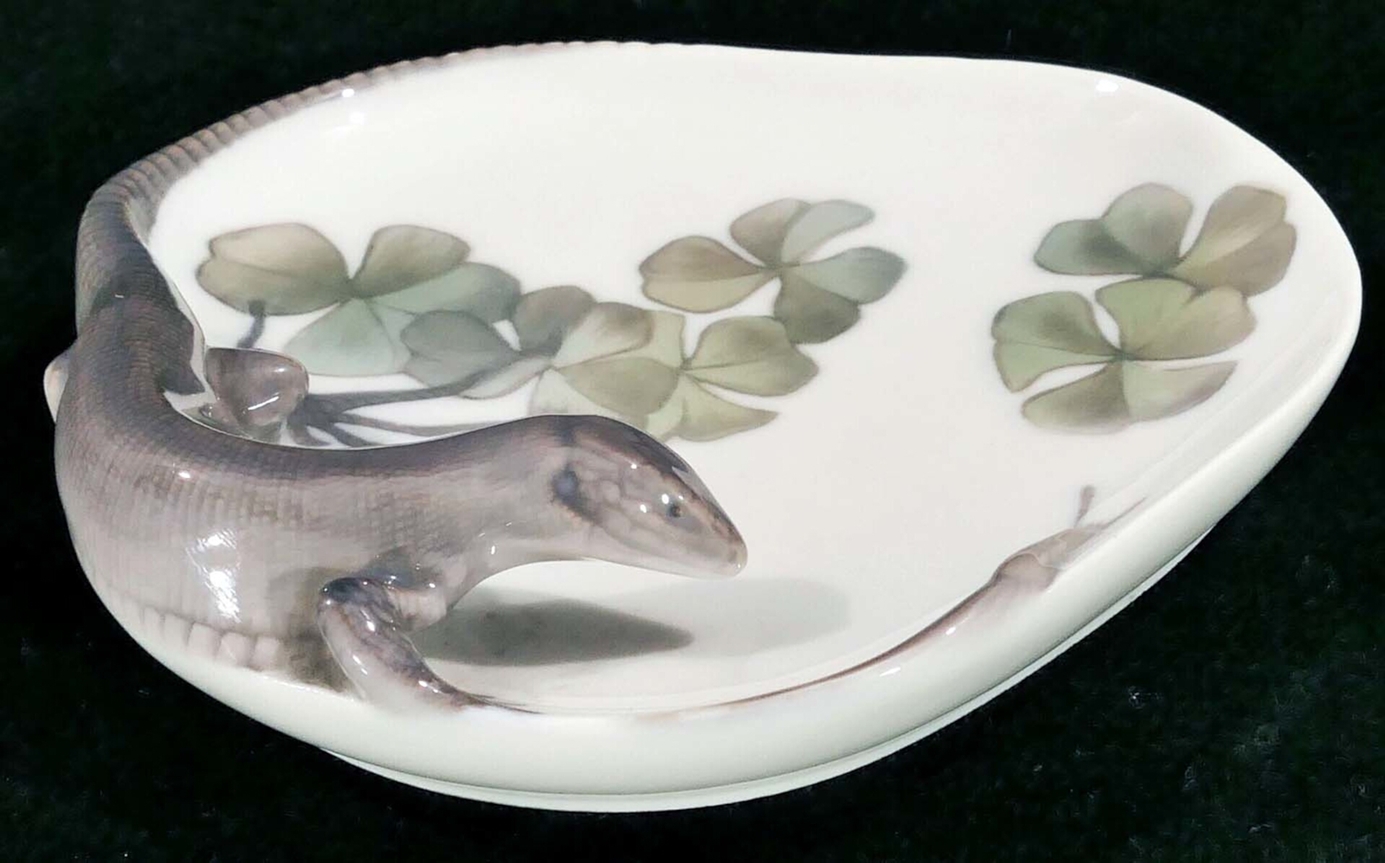 "Salamander" - Schälchen, Royal Copenhagen, Weißporzellan mit polychromer Staffage, teils plastisch