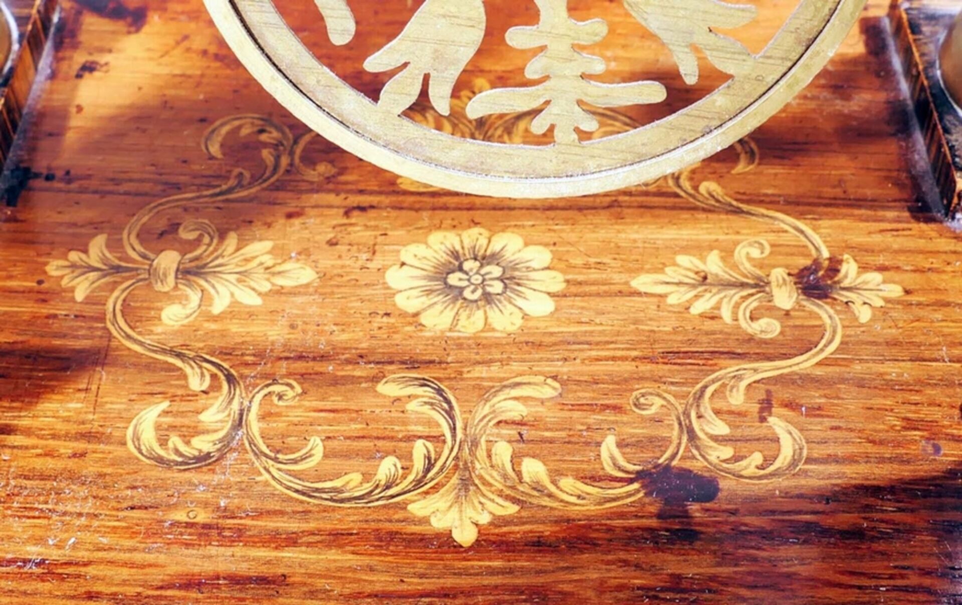 Antike Tischuhr / Kaminuhr, frankophiler Raum um 1900, Historismus, von 4 Säulen getragener Portiku - Bild 9 aus 11