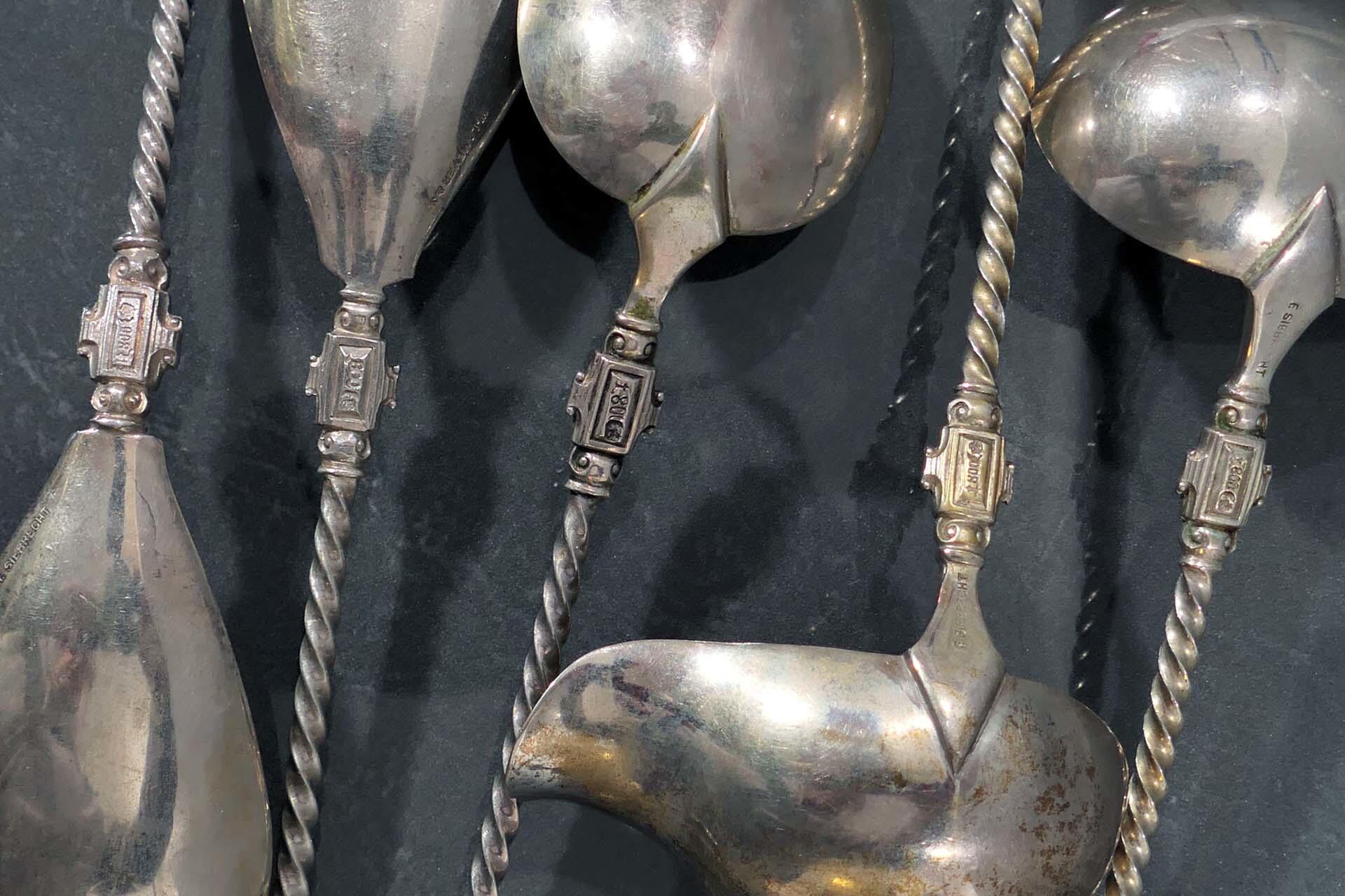 5 tlg. Vorlegebesteckset, prächtiger Historismus, um 1900, 800er Silber massiv, partiell schön erha - Image 5 of 5