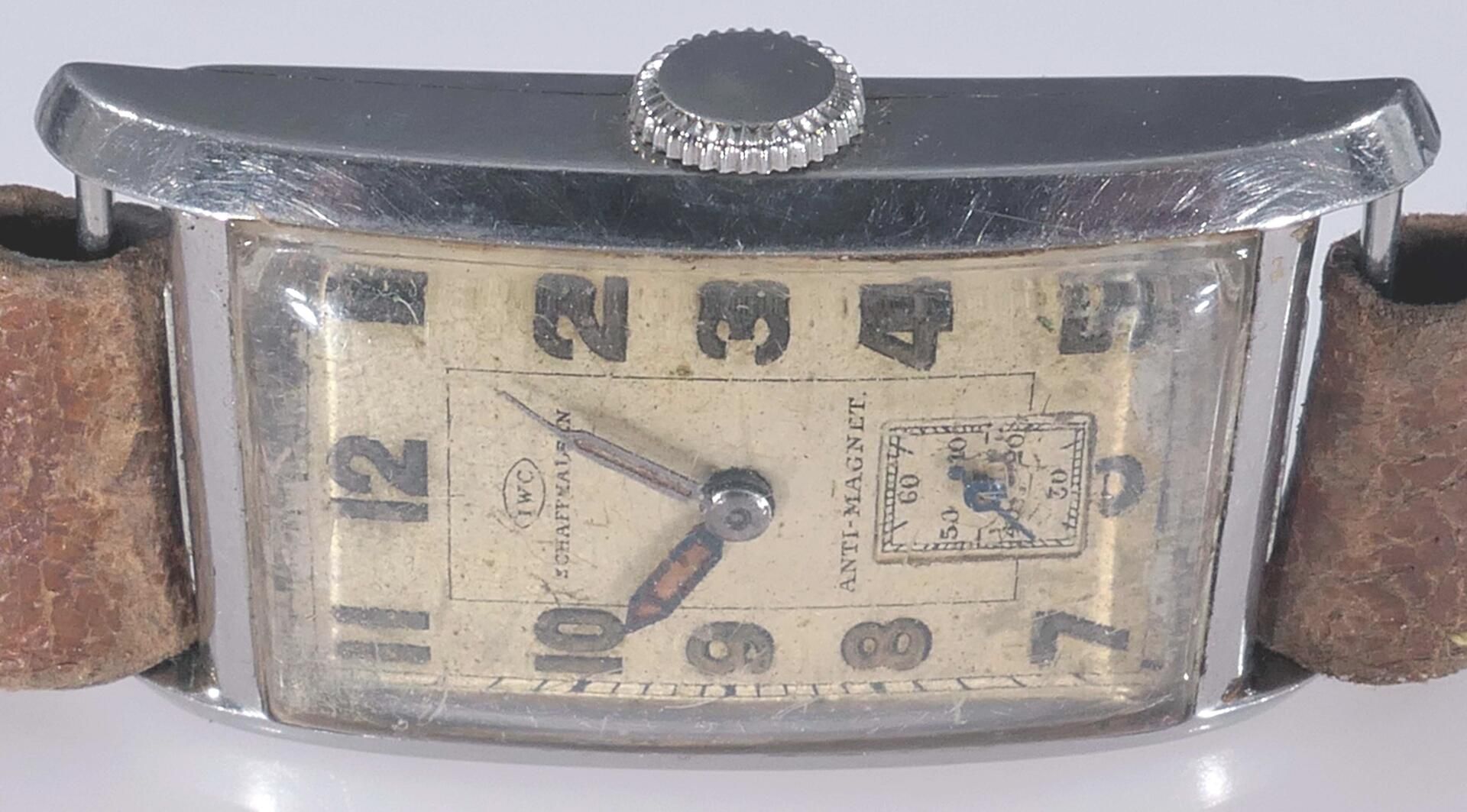 IWC - Herrenarmbanduhr, der 1920er / 30er Jahre, rechteckiges Stahlgehäuse, Uhrwerk mit Handaufzug,