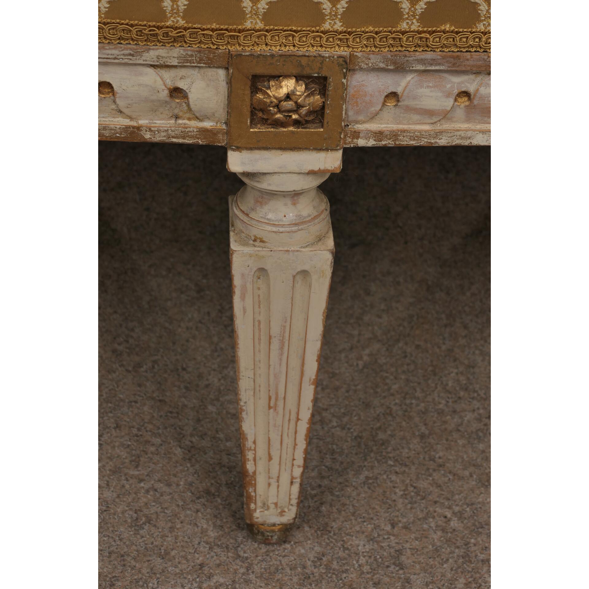 7 tlg. Ameublement, Stil Louis XVI, Ende 19. Jhd., weiß-gold gefasste Hartholzgestelle, intaktes Po - Image 8 of 9