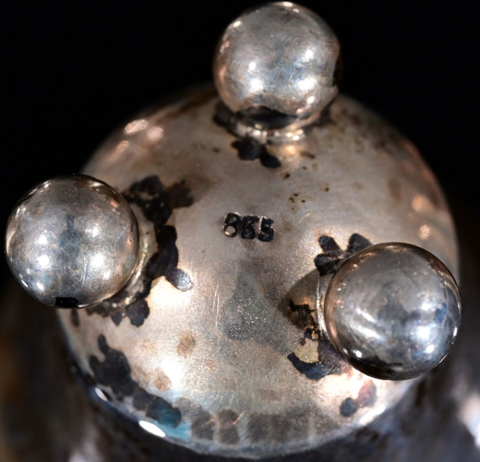 Folge von 6 Eierbechern mit "Hammerschlag"-Dekor, aus 835er Silber massiv, teilweise vergoldet, auf - Image 5 of 11