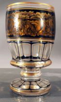Antikes Pokalglas des 19. Jhd. Schweres, dickwandiges, farbloses Glas, mit bernsteinfarbiger, flora