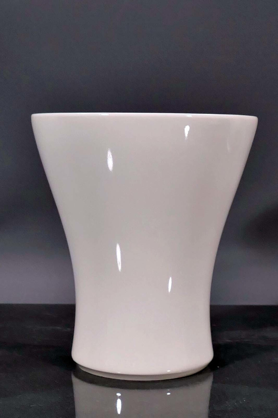 3 tlg. Konvolut versch. Vasen / Gefäße der KPM-Berlin, Weißporzellan, Höhe von ca. 11 bis 17 cm. Sc - Image 4 of 6