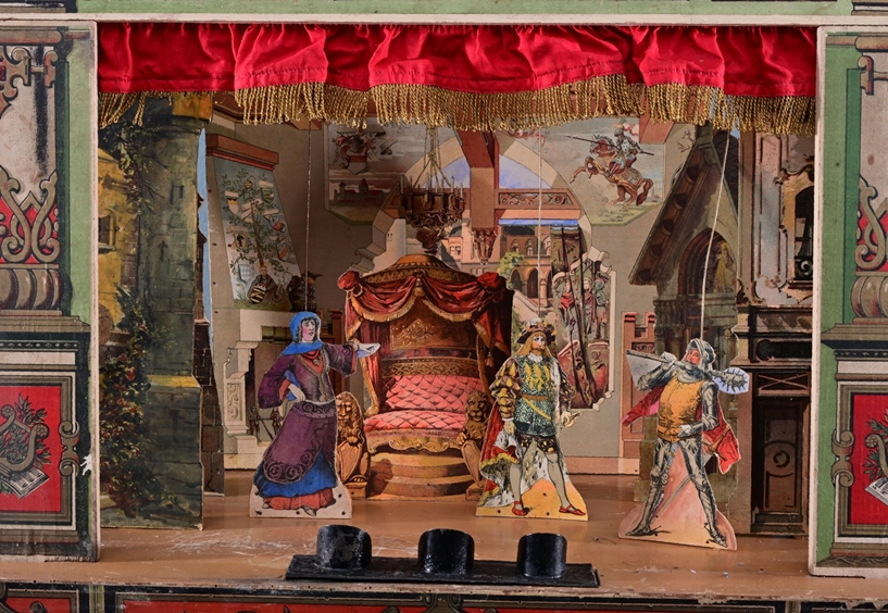 Großes Papiertheater / Kindertheater um 1900, ca. 40 verschiedene Kulissen, ca. 60 verschiedene Fig - Image 3 of 18