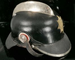 Antiker preußischer Feuerwehrhelm, Kaiserzeit, frontal mit Wahlspruch "Suum Cuique", sehr schöner g