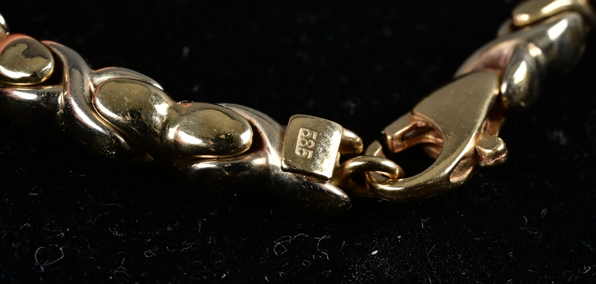 Halskette aus 585er Gelbgold; ziemlich stark miteinander verbundene, wie geflochtene, ovale Glieder - Image 3 of 4