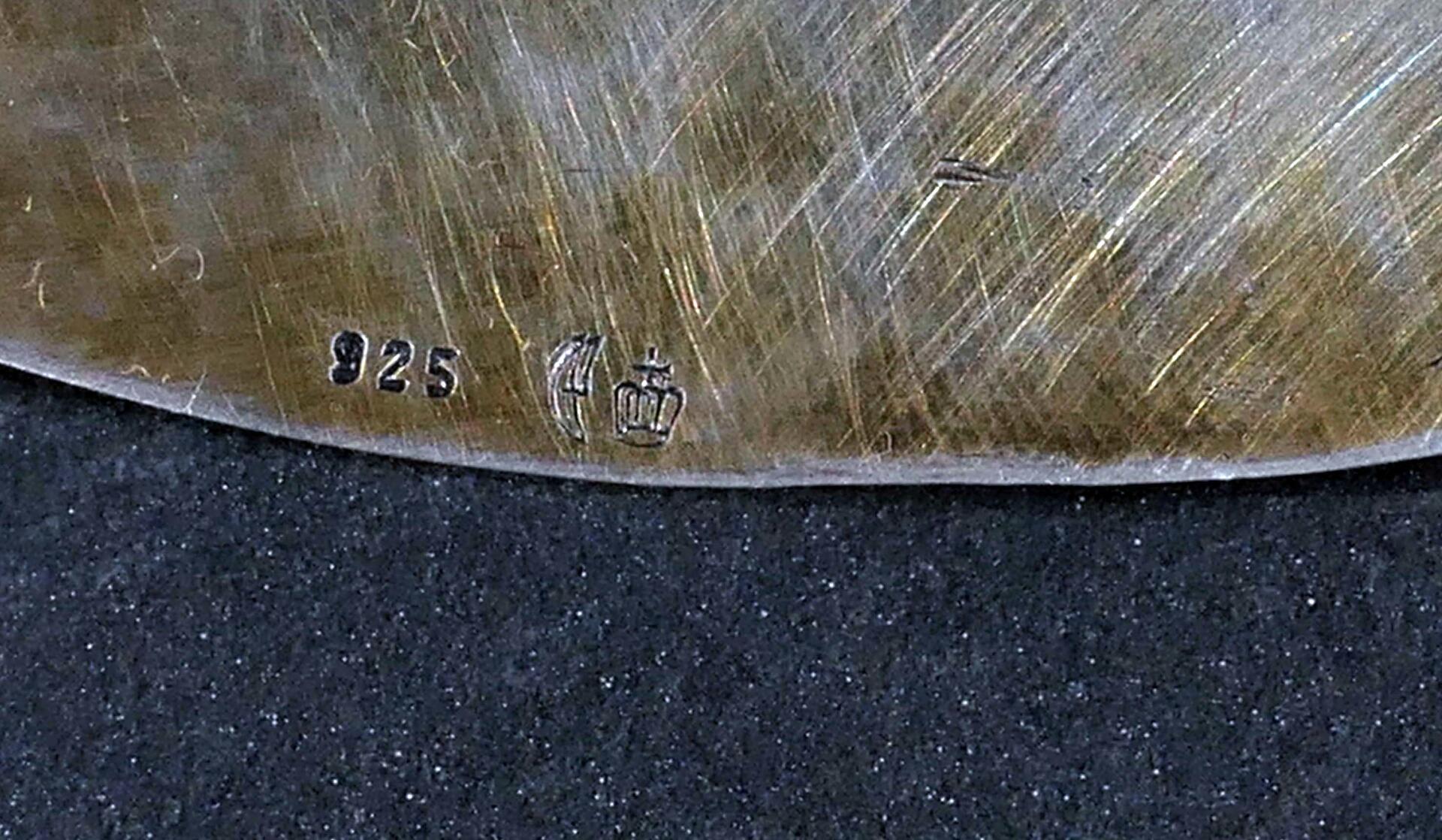 Prächtiger Abendmahls-Kelch mit Patene und Korkenlöffel in original Transportkoffer. 925er Sterling - Bild 12 aus 40