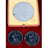 3 Medaillen, den 1. Weltkrieg betreffend; 2x "IN EISERNER ZEIT 1916 - GOLD GAB ICH ZUR WEHR - EISEN