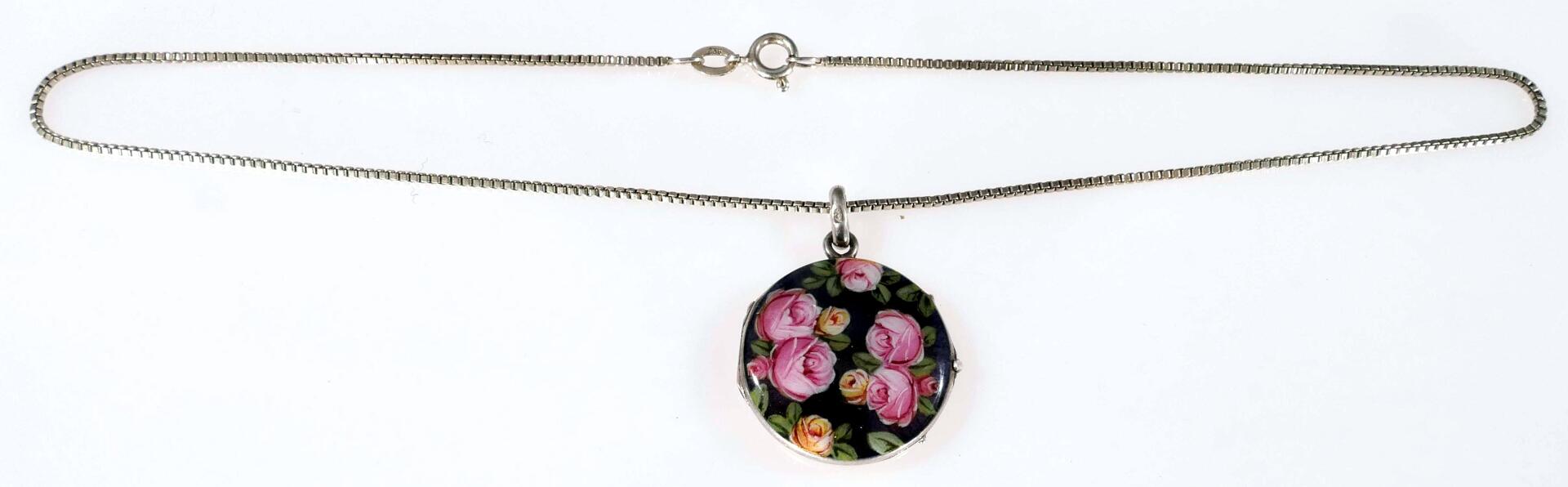 Silberne Halskette mit emailliertem Medaillon-Kettenanhänger, vorderseitig mit "Rosenblüten"-Dekor, - Image 2 of 7