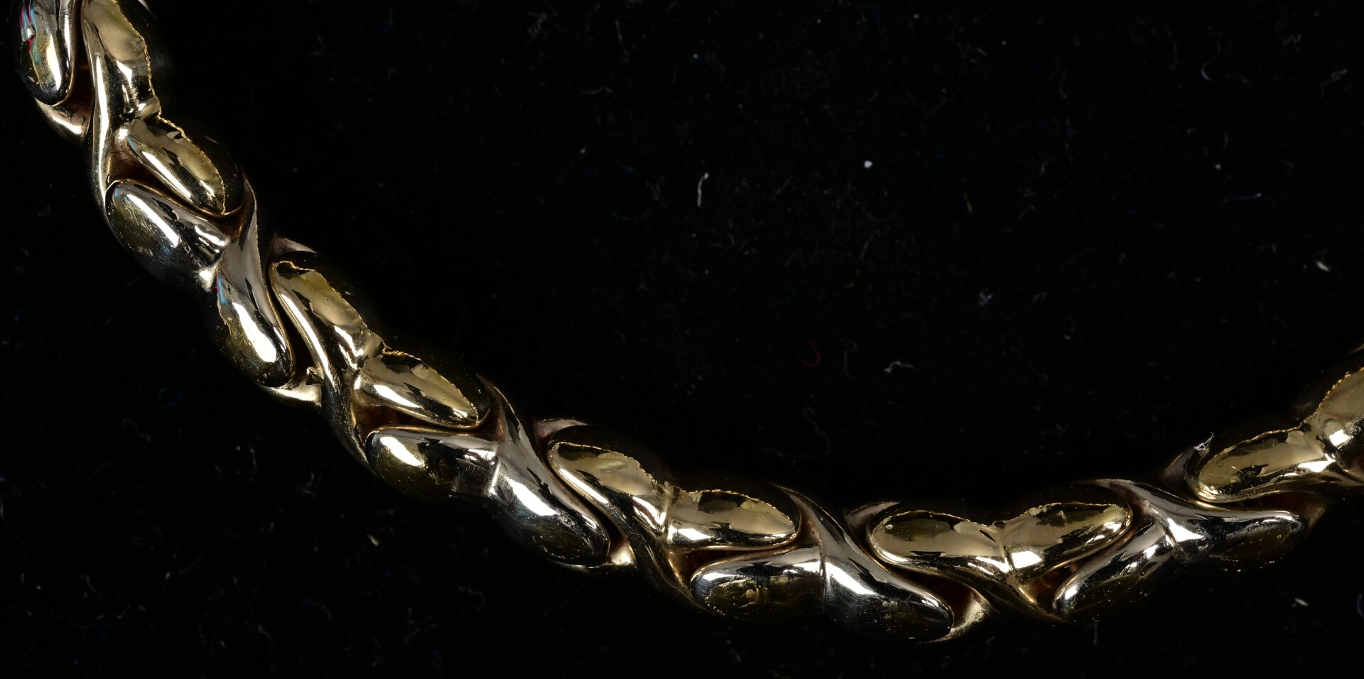 Armband aus 585er Gelbgold, massiv gearbeitet; ziemlich starr miteinander verbundene, wie geflochte - Image 3 of 4