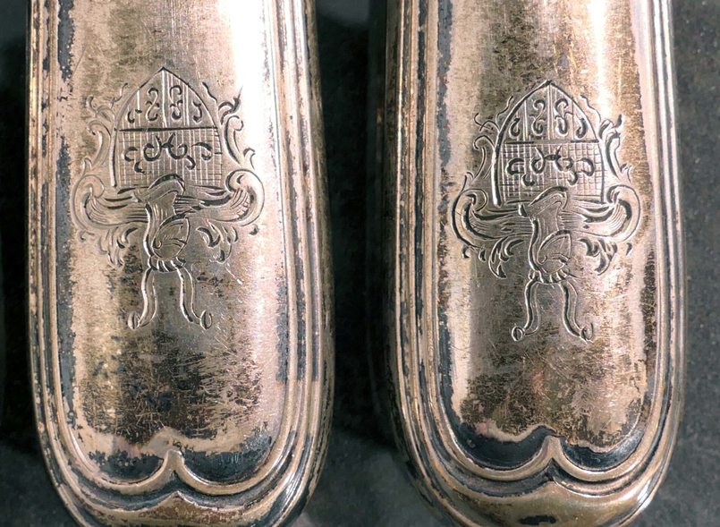 18 tlg. Konvolut Tafelsilber, bestehend aus: 2 Gemüselöffeln, 800er Silber massiv, Lä. je ca. 18,5 - Image 5 of 10