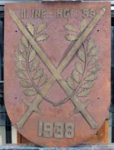 Regimentswappen / Kasernenschild des "II Inf.-Rgt. 59" mit Datum "1938". Möglicherweise handelt es