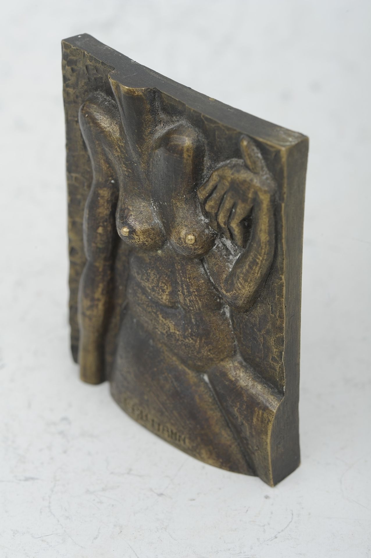 Erotisches Bronzerelief, plastisch ausgearbeitetes, schweres, bräunlich patiniertes Bronzerelief/Re - Bild 5 aus 5