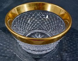 Große, runde Kristallschale mit breitem Goldrand, die Außenwandung mit "Diamantschliff", großer 16