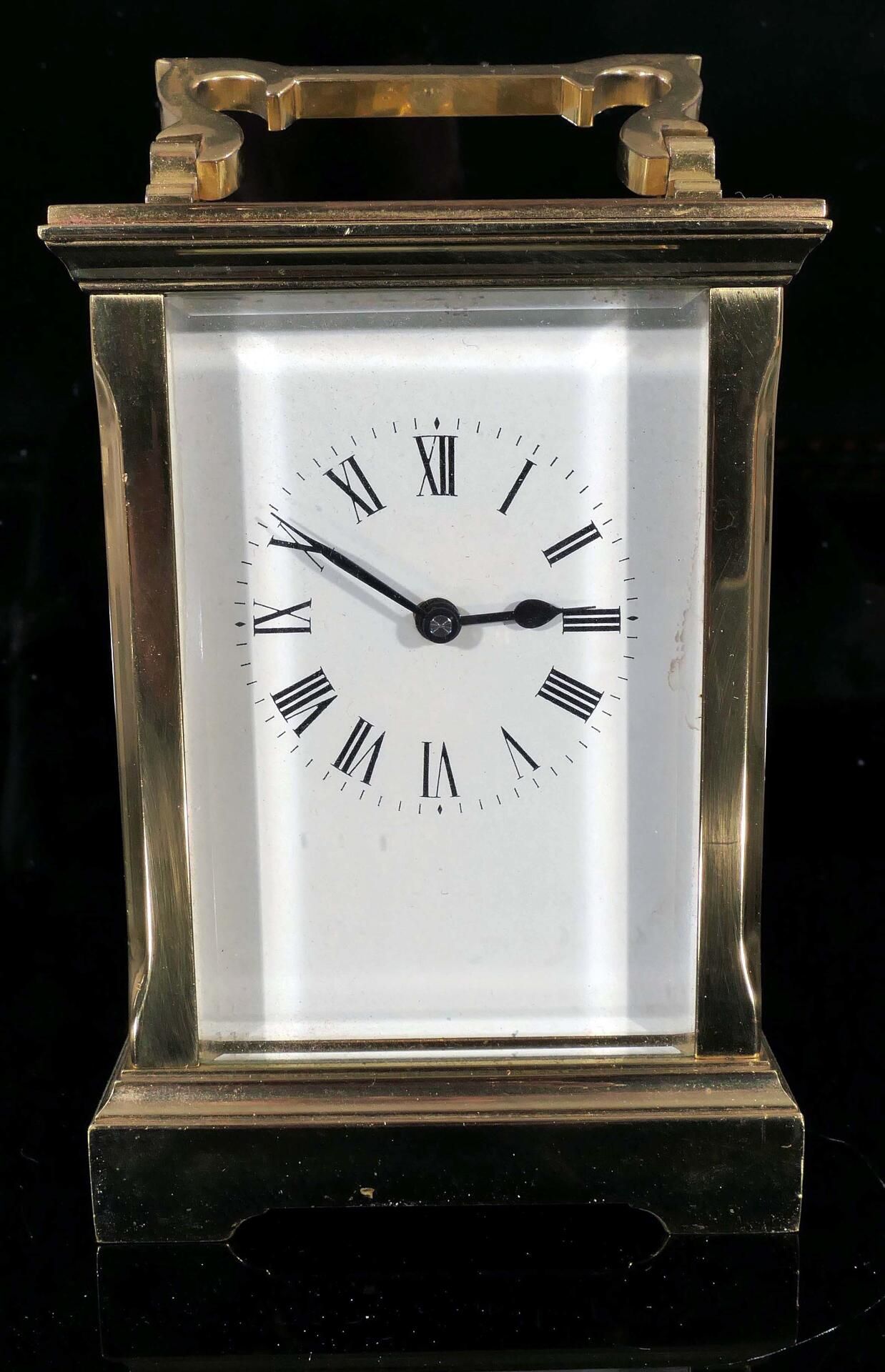 Ältere Reiseuhr, sog. "Carriage Clock", rundum verglastes Messinggehäuse, mechanisches Uhrwerk der 