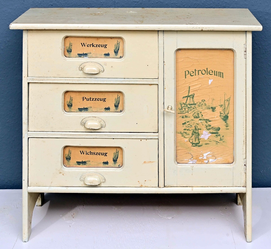 Antikes, kleines Schränkchen, altweiß gestrichener Holzkorpus mit 3 Schubläden und einer Tür, in de - Image 2 of 8
