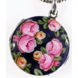 Silberne Halskette mit emailliertem Medaillon-Kettenanhänger, vorderseitig mit "Rosenblüten"-Dekor,