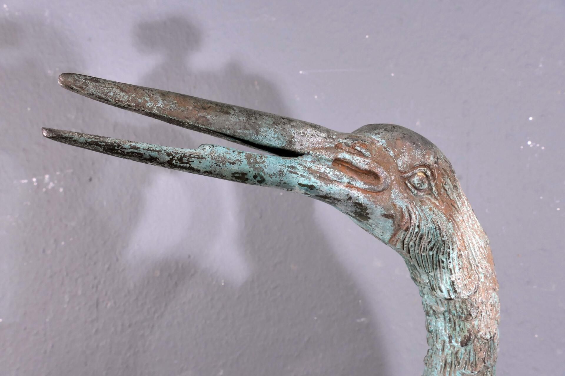 "Stehender Reiher", bronzierter Metallguss, 20./21. Jhd., Höhe ca. 102 cm, Gartenpatina - Bild 4 aus 9