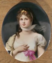 "Königin Luise von Preussen" - polychrom gemalte hochovale, leicht gewölbte Bildplatte der KPM-Berl