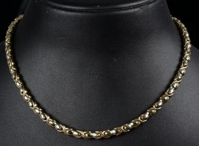 Halskette aus 585er Gelbgold; ziemlich stark miteinander verbundene, wie geflochtene, ovale Glieder