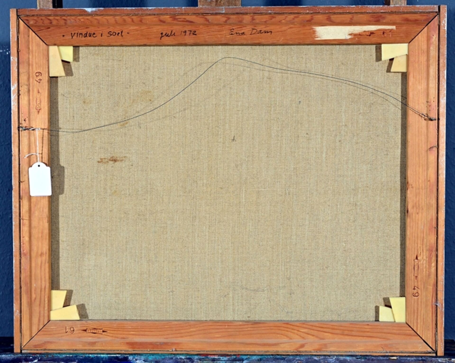 "VINDUE I SORT" - Gemälde, Öl auf Leinwand, ca. 49 x 61 cm, unten rechts Ritzsignatur: "ENA DAM" =  - Bild 3 aus 3