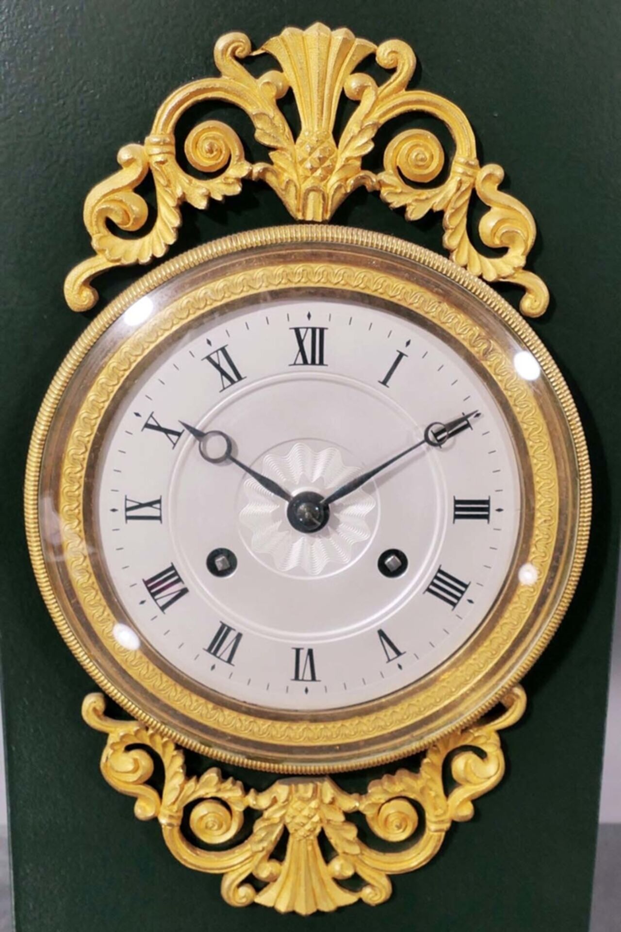 Feine Kaminuhr, sog. Pendule, ungeprüftes mechanisches Uhrwerk mit Fadenaufhängung, Schlaf auf Gloc - Image 2 of 6