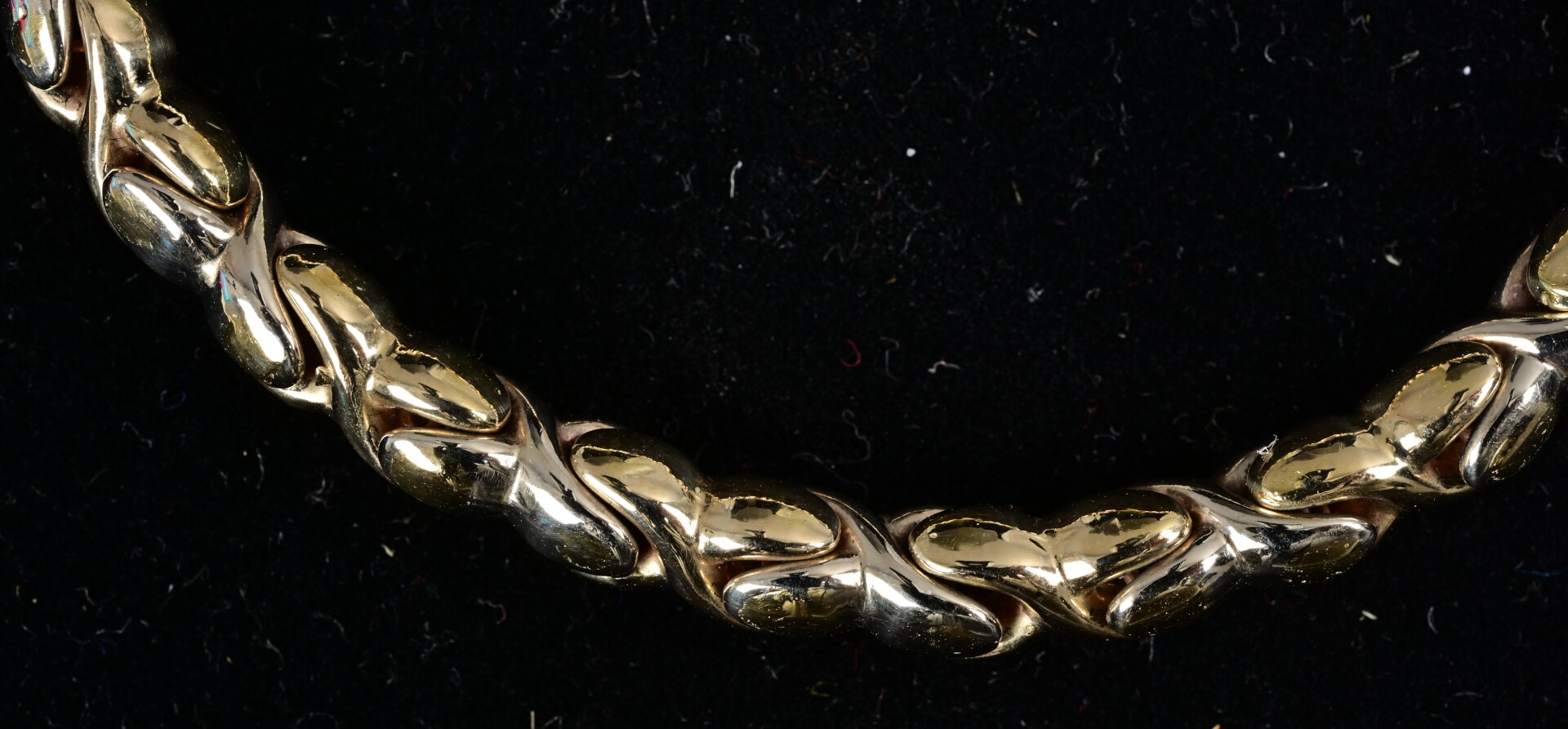 Armband aus 585er Gelbgold, massiv gearbeitet; ziemlich starr miteinander verbundene, wie geflochte - Image 4 of 4