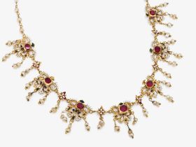 Collier mit leuchtend roten Granaten, Perlen und Email - Wohl Österreich oder Prag, um 1600-1610