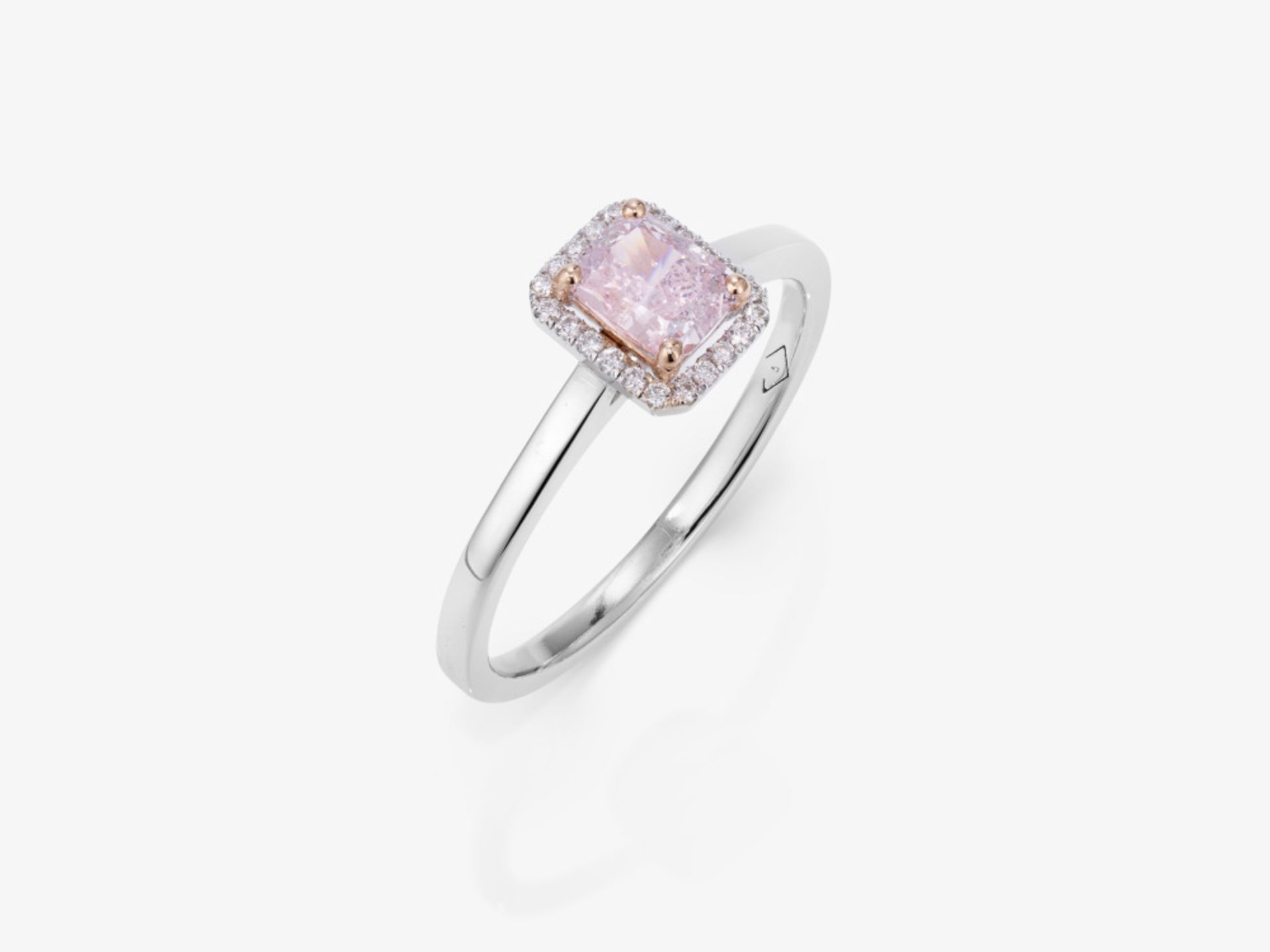Exquisiter Entouragering verziert mit einem natürlichen Fancy Purple - Pink Diamanten - Belgien, ANT