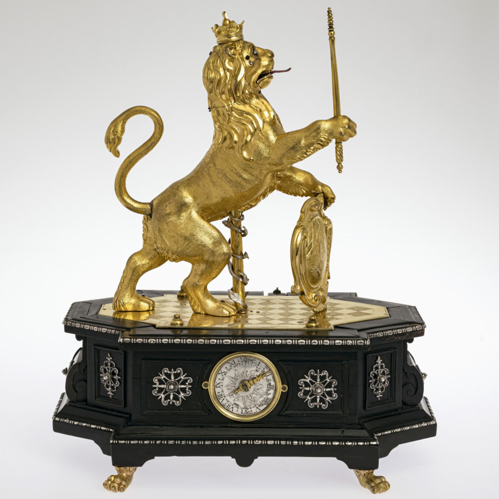 A figural clock with "Bavarian lion" automaton - South German (Augsburg?), circa 1627 - Image 4 of 7